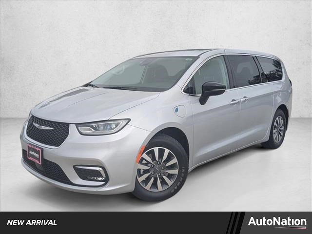 Used 2024 Chrysler Pacifica Limited FWD image 1