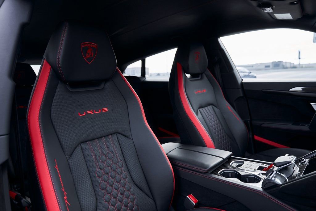 Used 2024 Lamborghini Urus Performante AWD/4WD image 50