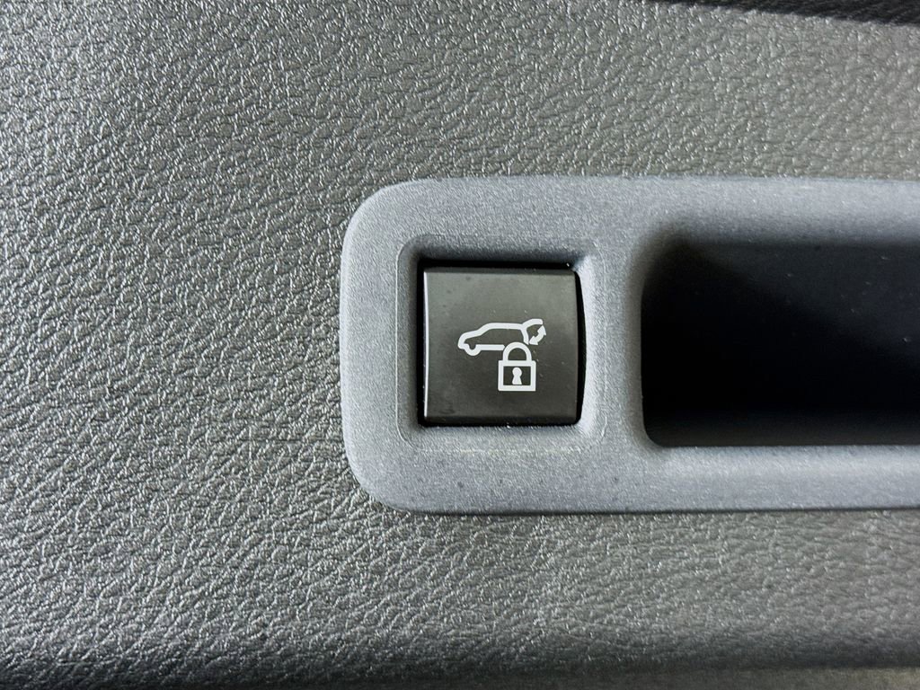 Certified 2025 Toyota Sienna XSE AWD/4WD image 32