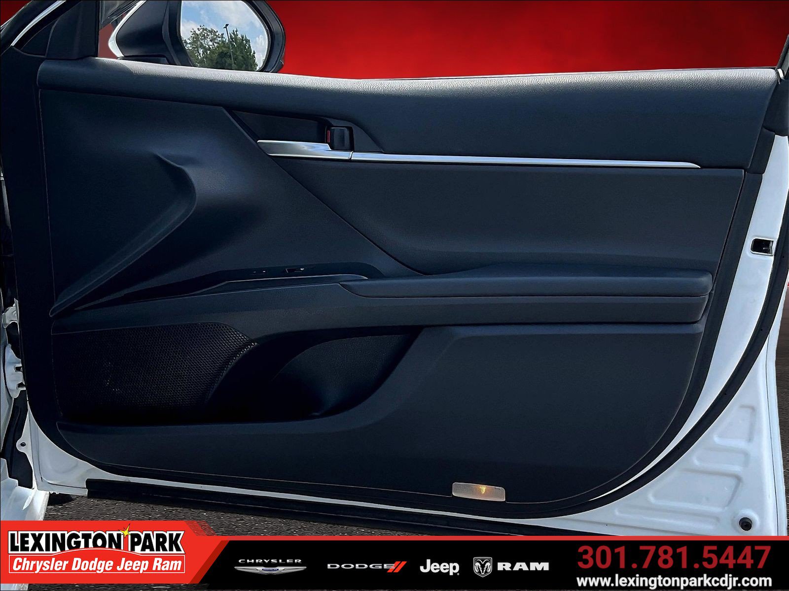 Used 2018 Toyota Camry SE FWD image 27