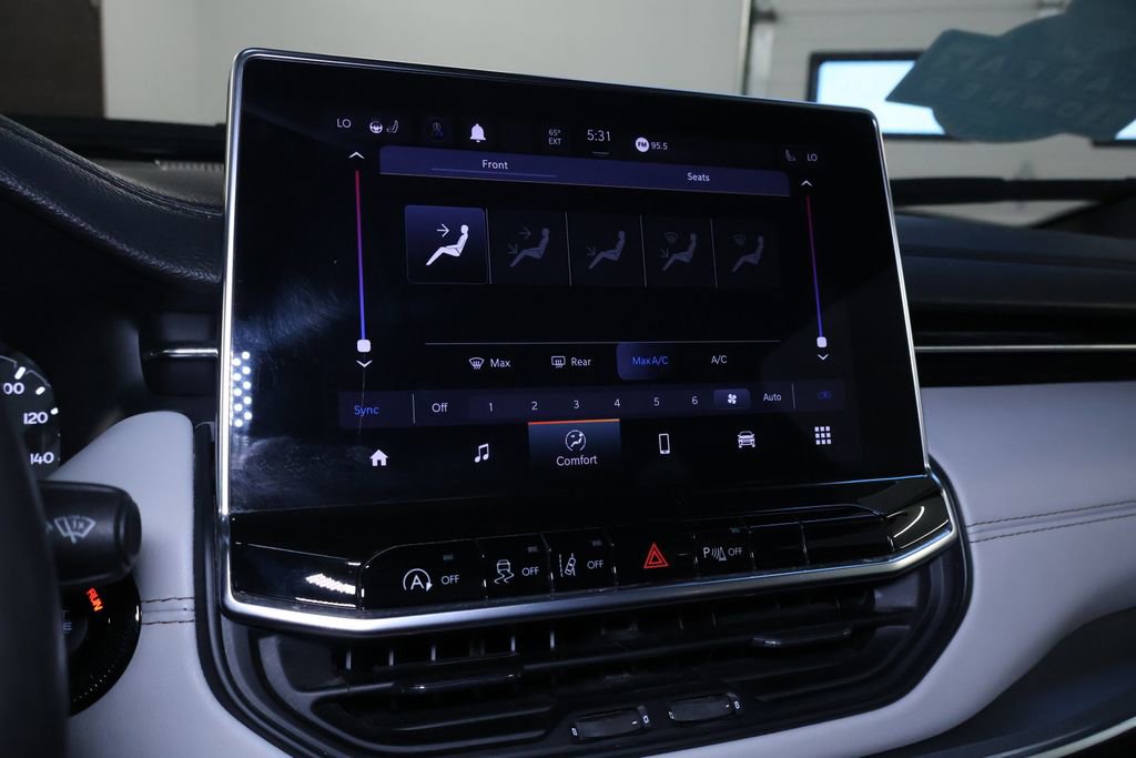 Used 2023 Jeep Compass Limited image 28