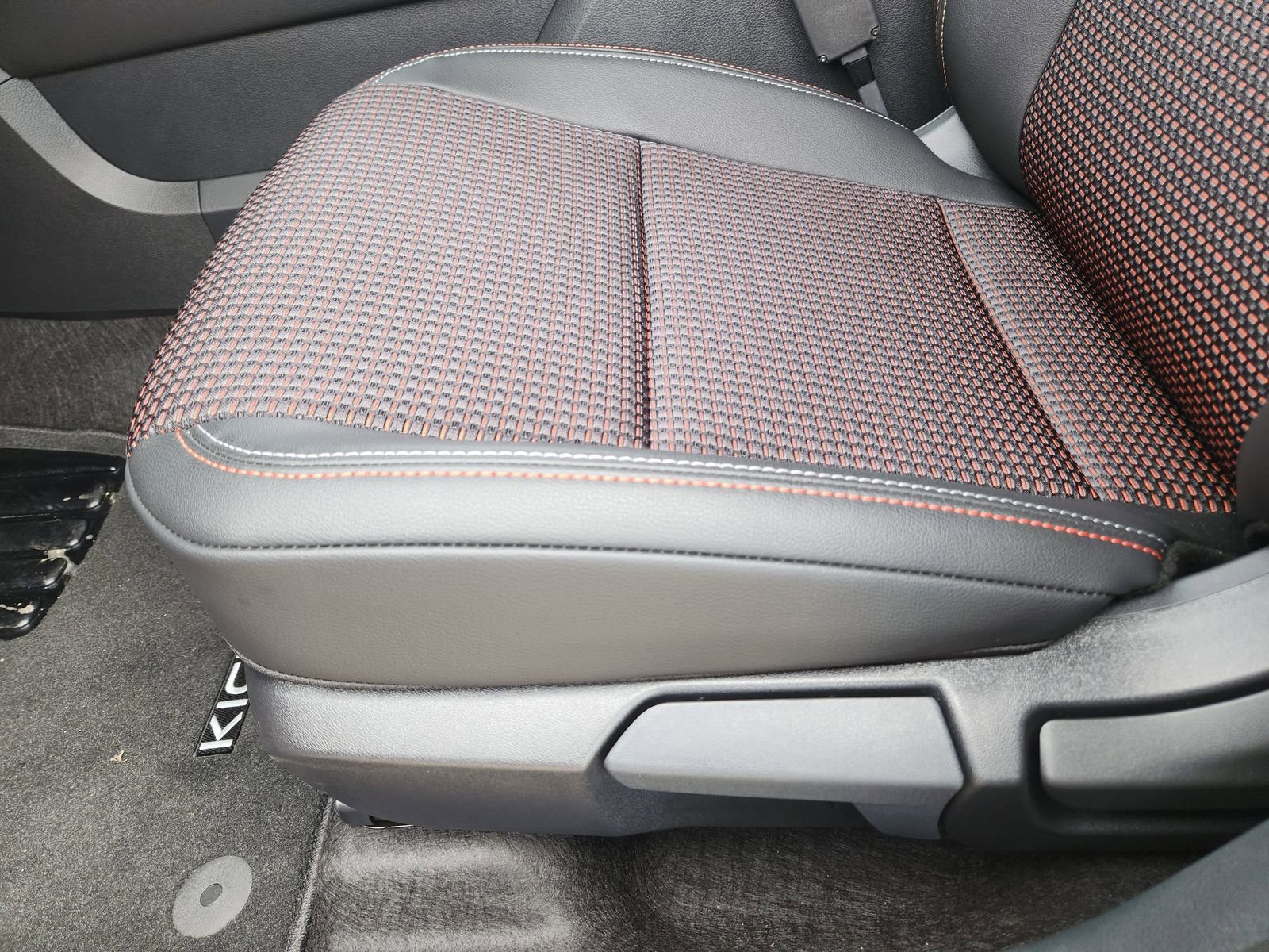 New 2026 Nissan Kicks SR image 21