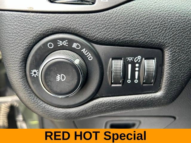 Used 2019 Jeep Cherokee Latitude Plus AWD/4WD image 19