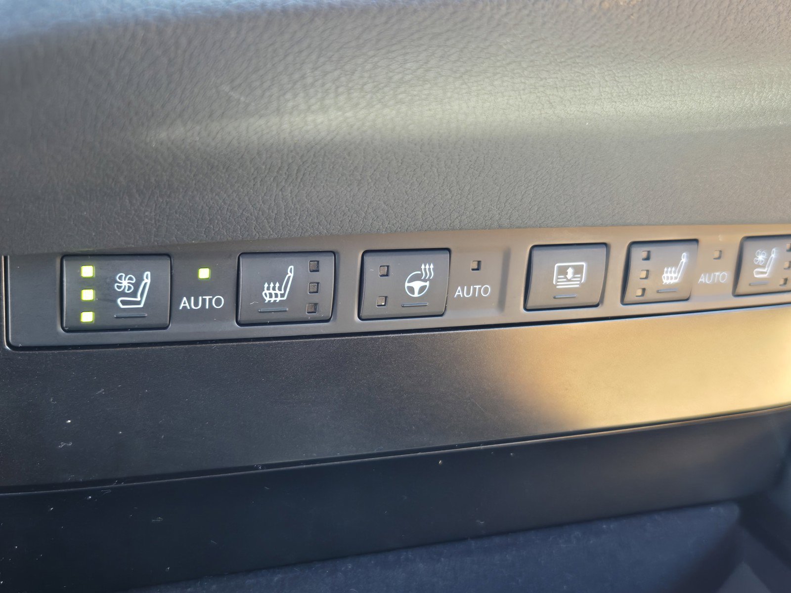 Certified 2024 Lexus ES 300h w/ Premium Package FWD image 20