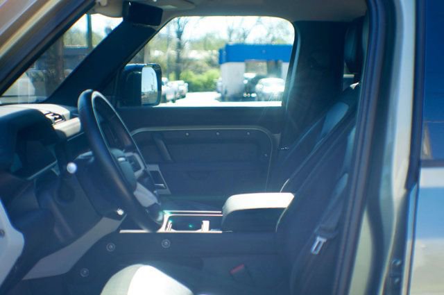 Used 2020 Land Rover Defender 110 SE image 19