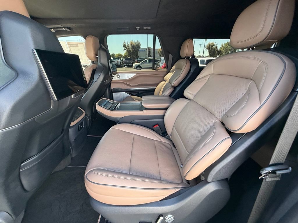 Used 2025 Lincoln Navigator L Black Label AWD/4WD image 14