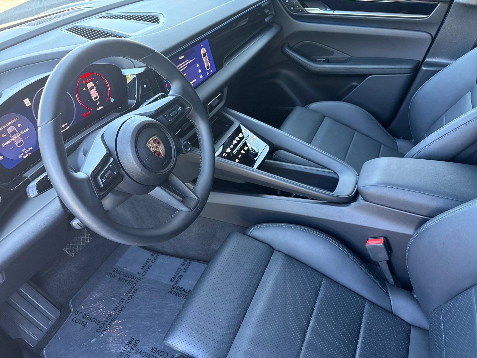 Used 2025 Porsche Macan 4 Electric AWD/4WD image 5
