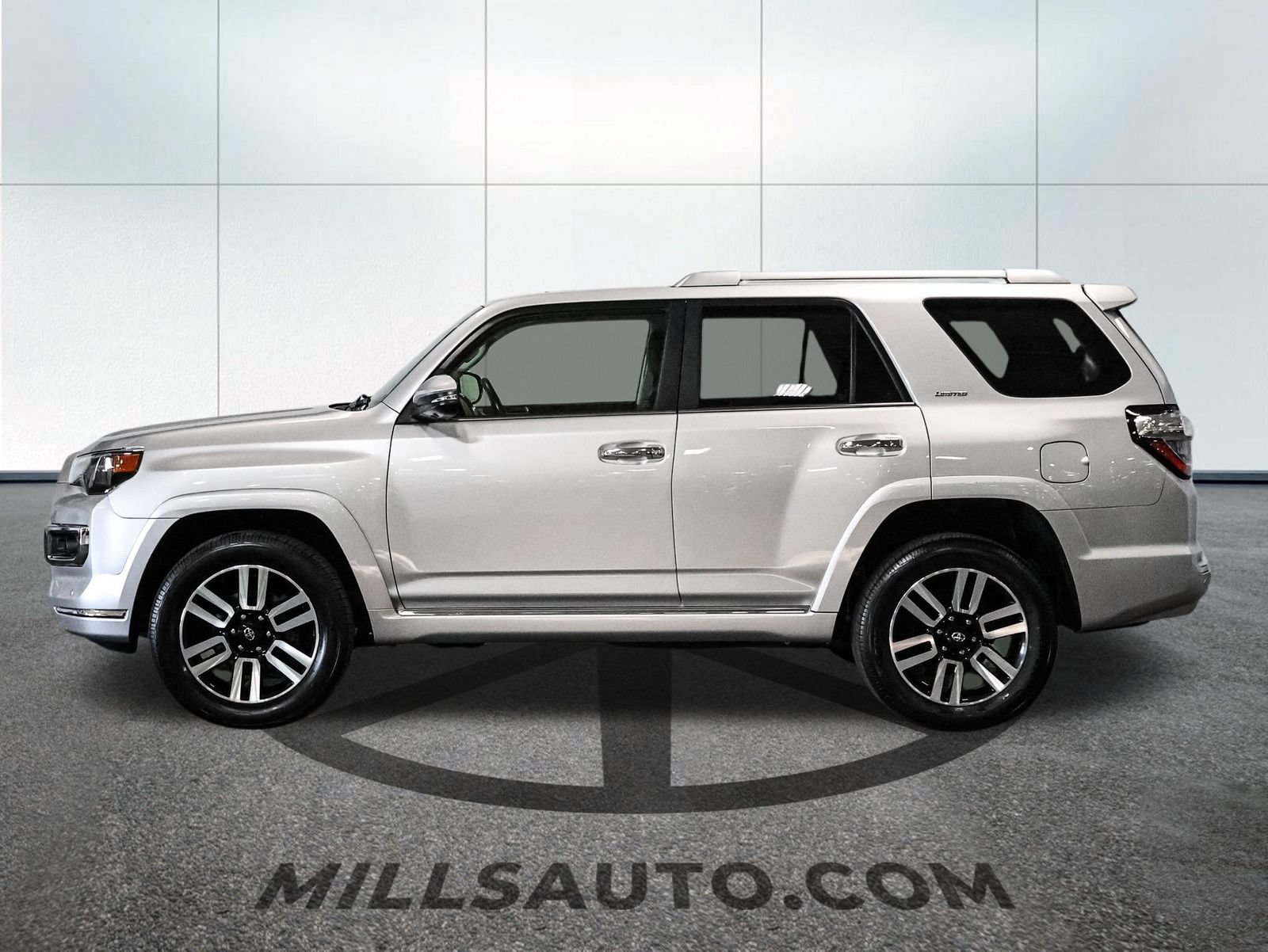 Used 2024 Toyota 4Runner Limited AWD/4WD image 3
