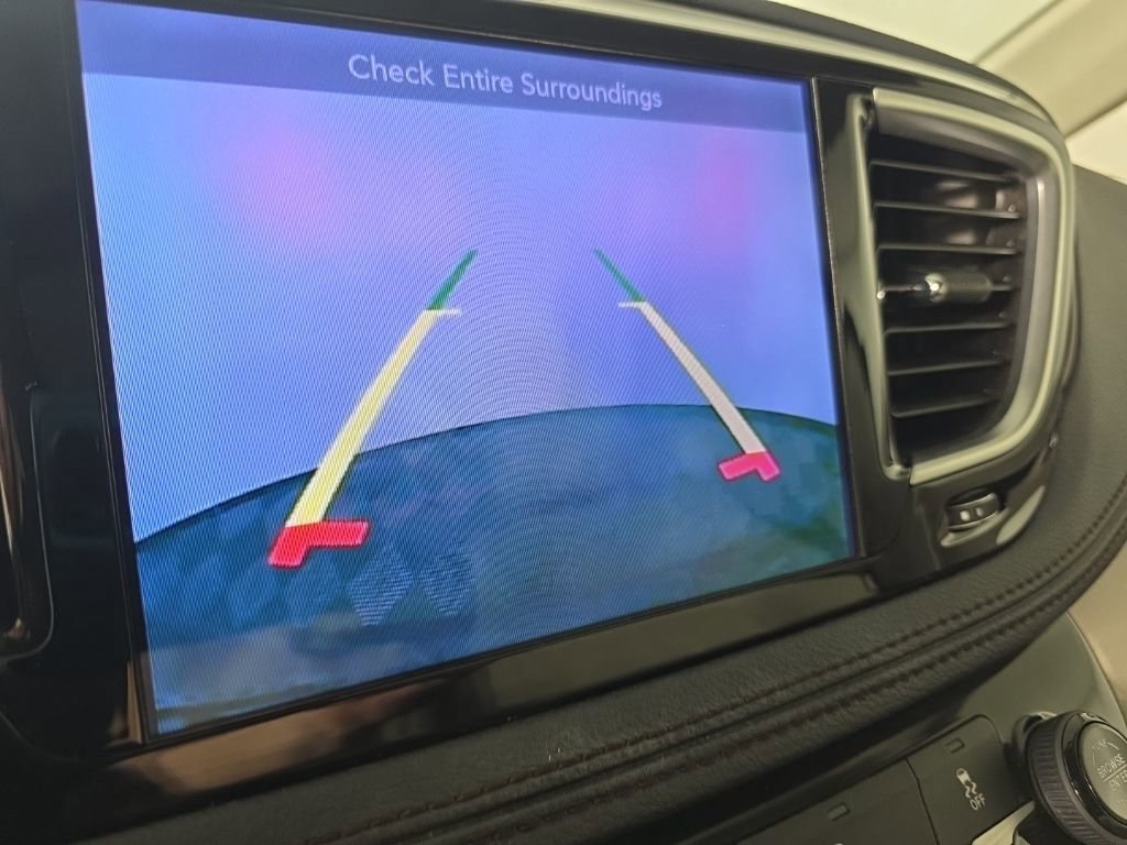 Used 2017 Chrysler Pacifica Limited image 19