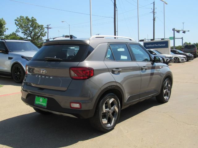 Used 2022 Hyundai Venue SEL FWD image 8