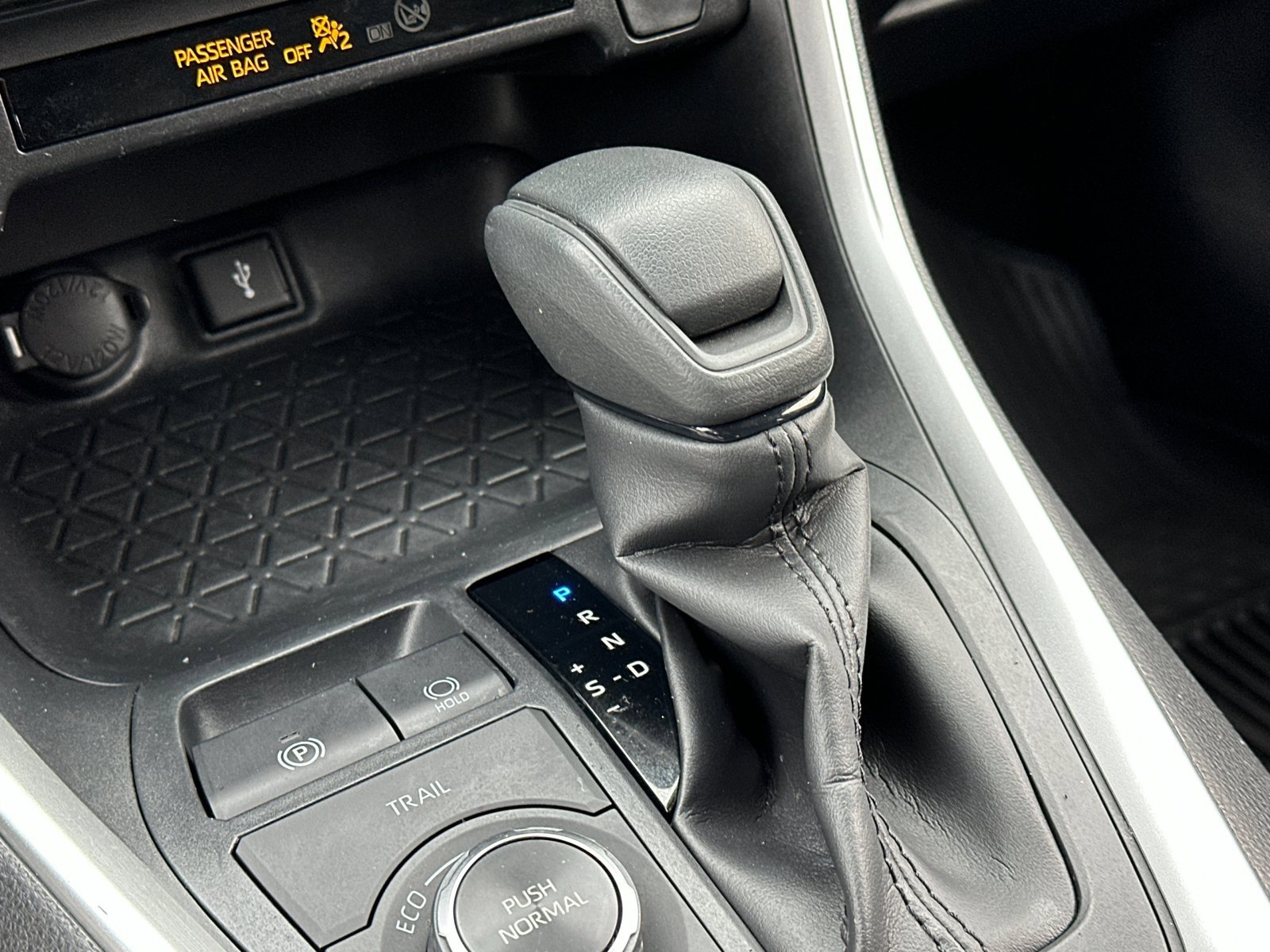 Used 2022 Toyota RAV4 LE image 21