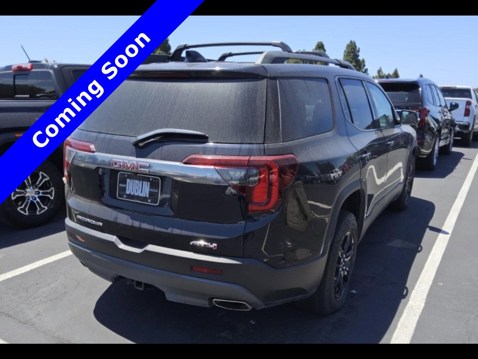Used 2022 GMC Acadia AT4 w/ Technology Package AWD/4WD image 2