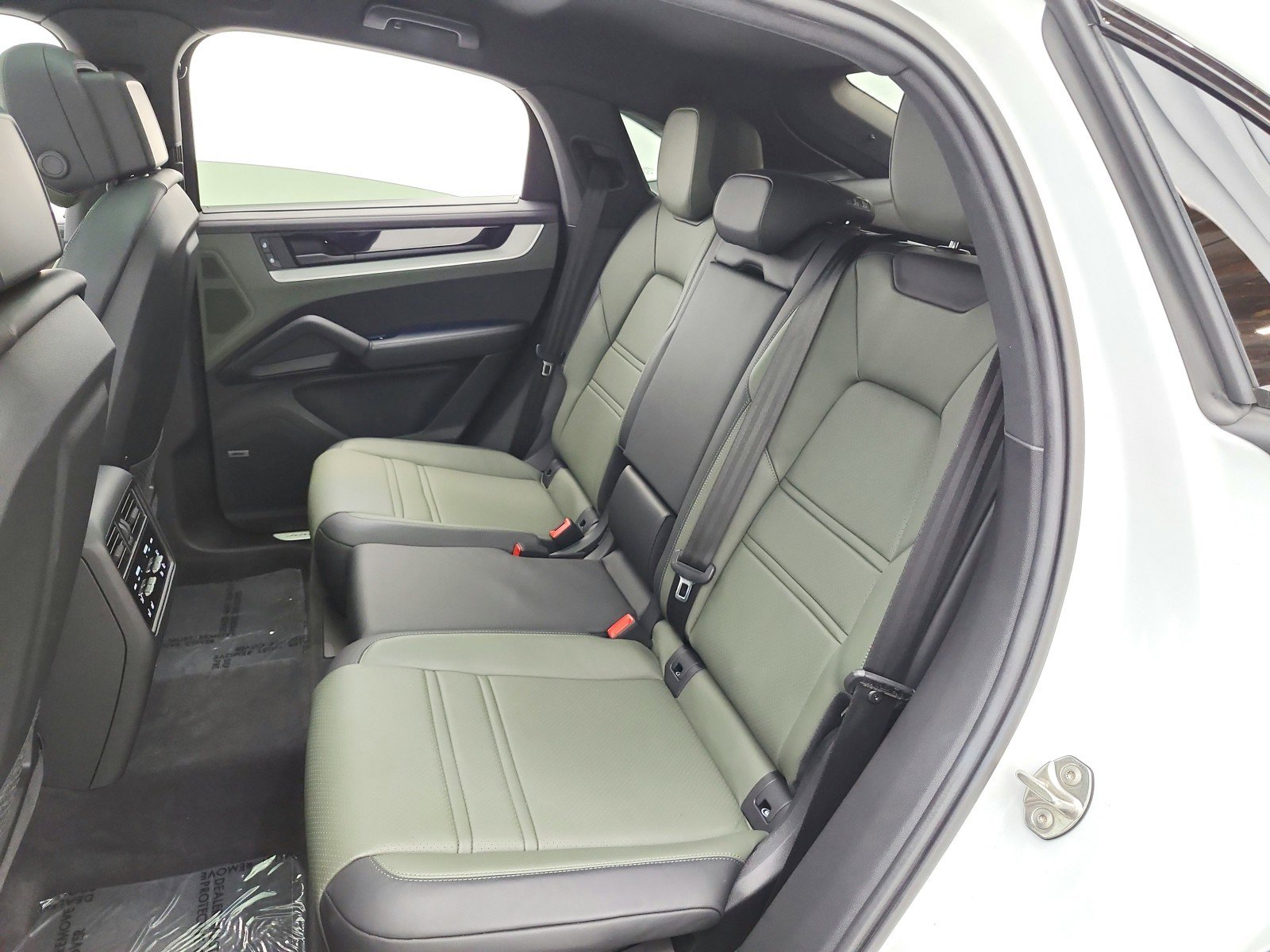 Used 2024 Porsche Cayenne Coupe image 22