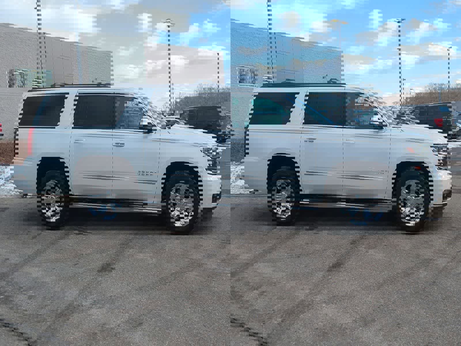 Used 2017 Chevrolet Suburban LT w/ LT Signature Package image 9