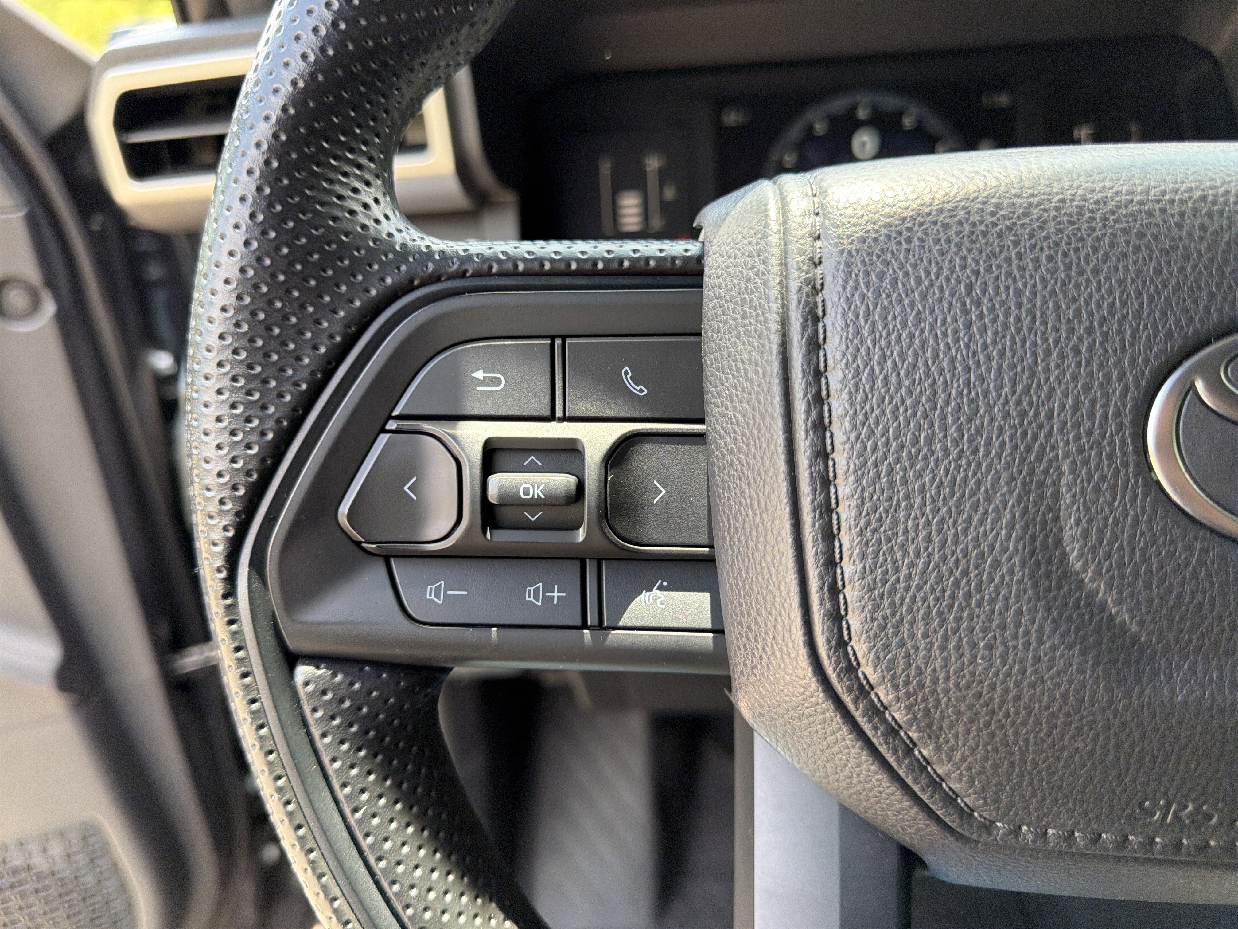 Used 2025 Toyota Tacoma SR5 AWD/4WD image 24