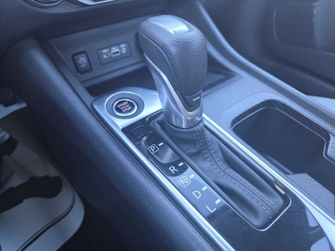 Used 2025 Nissan Sentra SV image 25