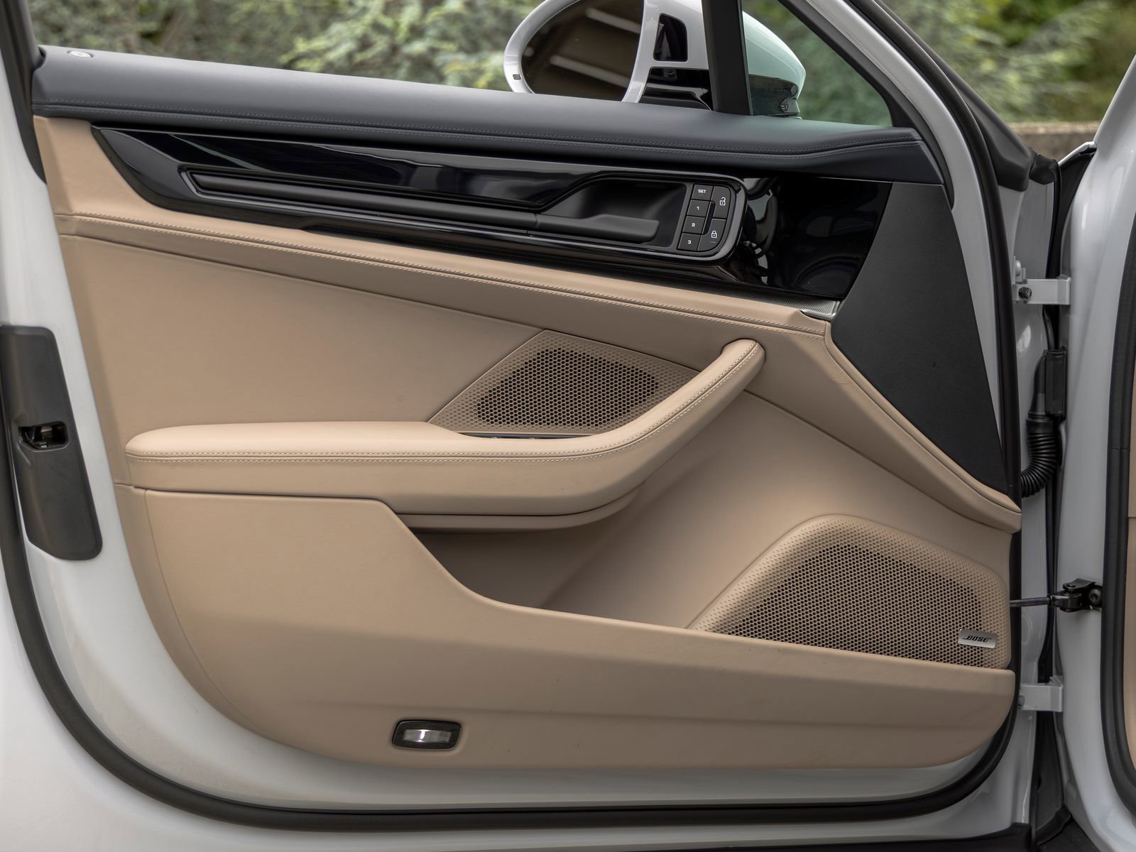 Certified 2025 Porsche Panamera image 21