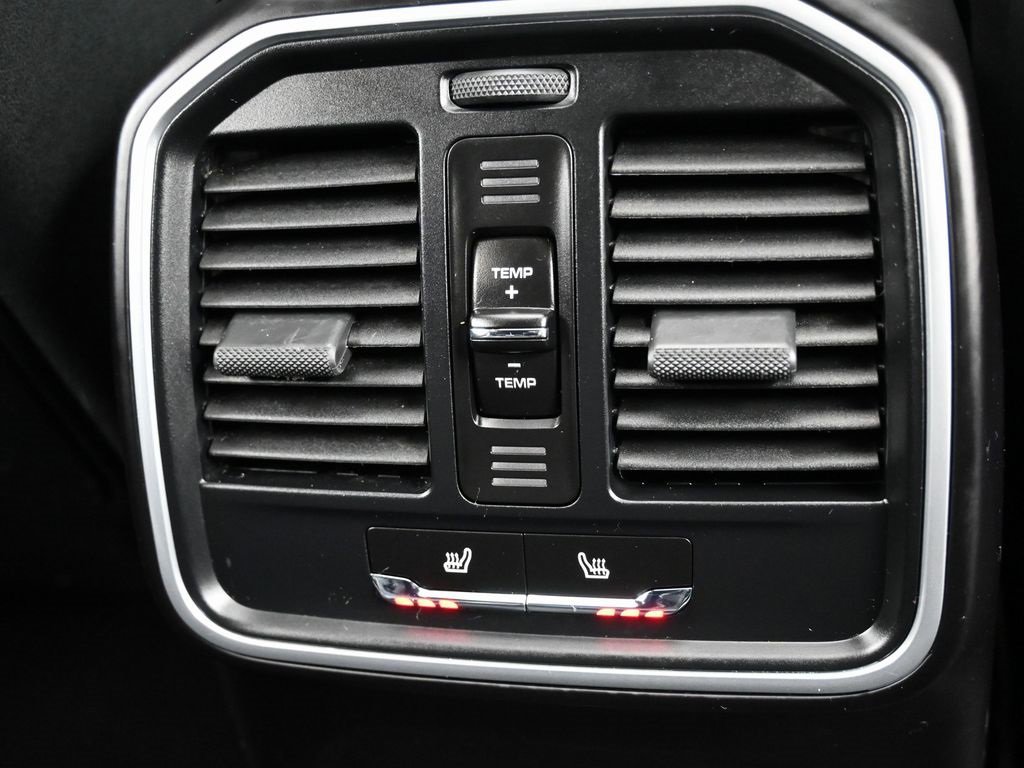 Used 2023 Porsche Macan Turbo image 34