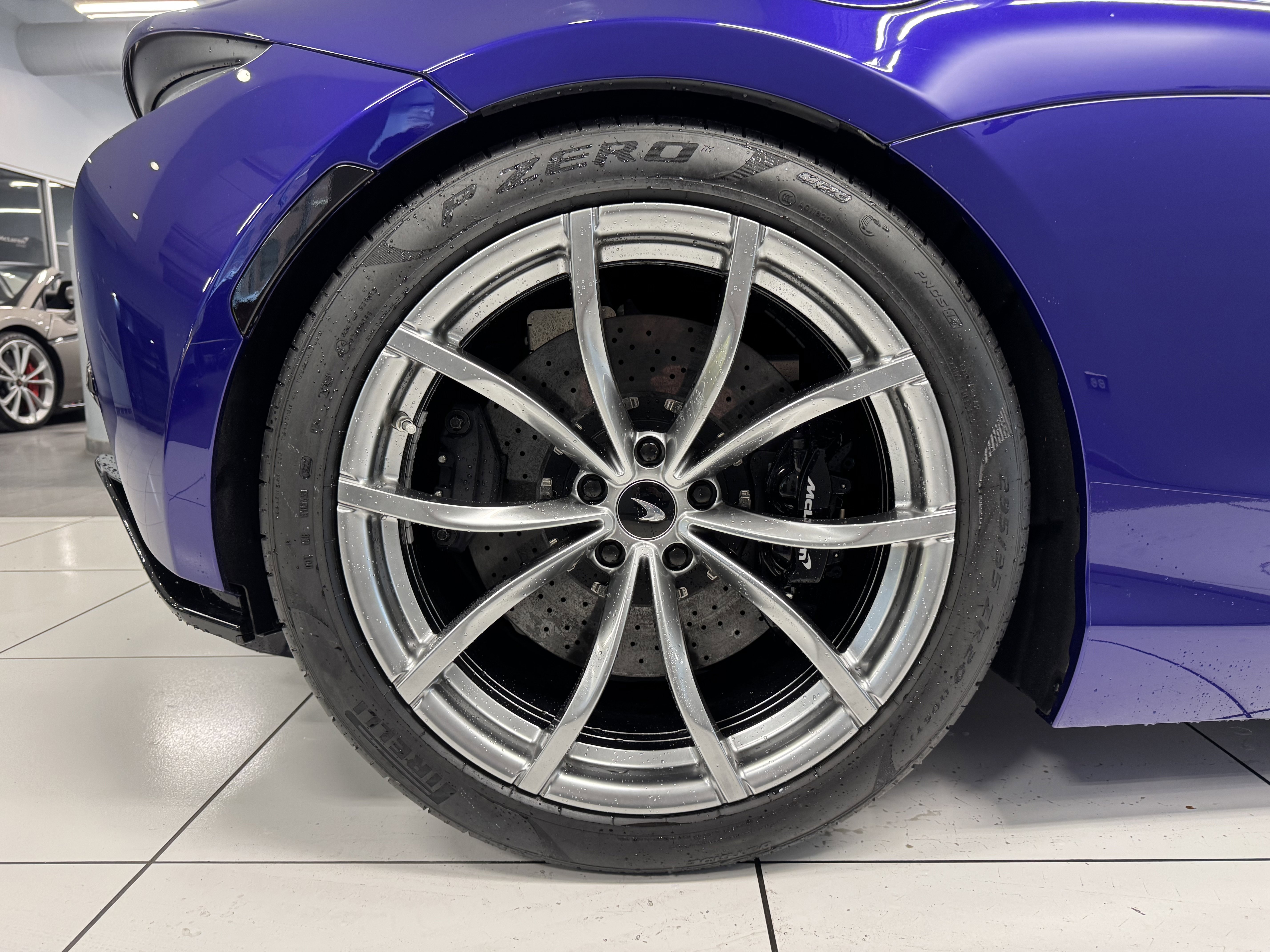 Used 2023 McLaren Artura image 17