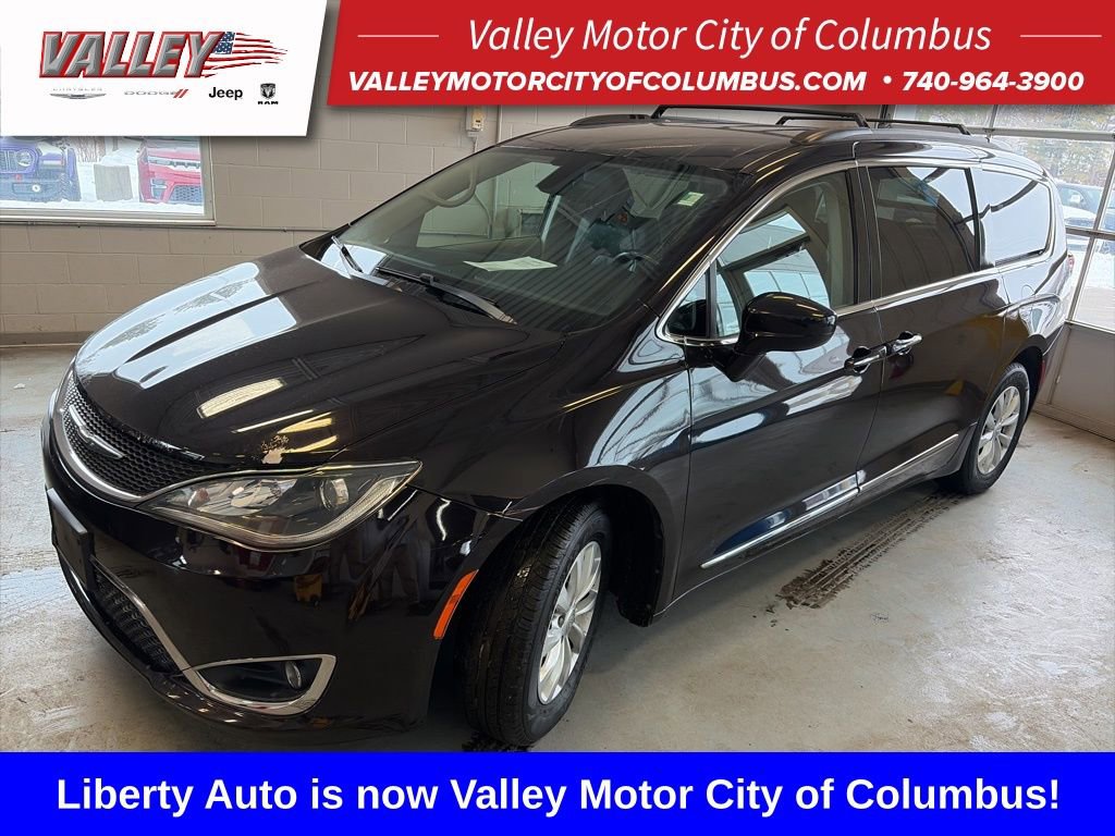 Used 2017 Chrysler Pacifica Touring-L image 1