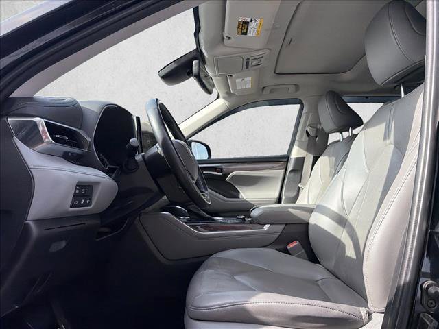 Used 2022 Toyota Highlander Limited image 11