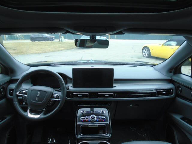 Used 2022 Lincoln Nautilus Reserve w/ Equipment Group 201A image 12