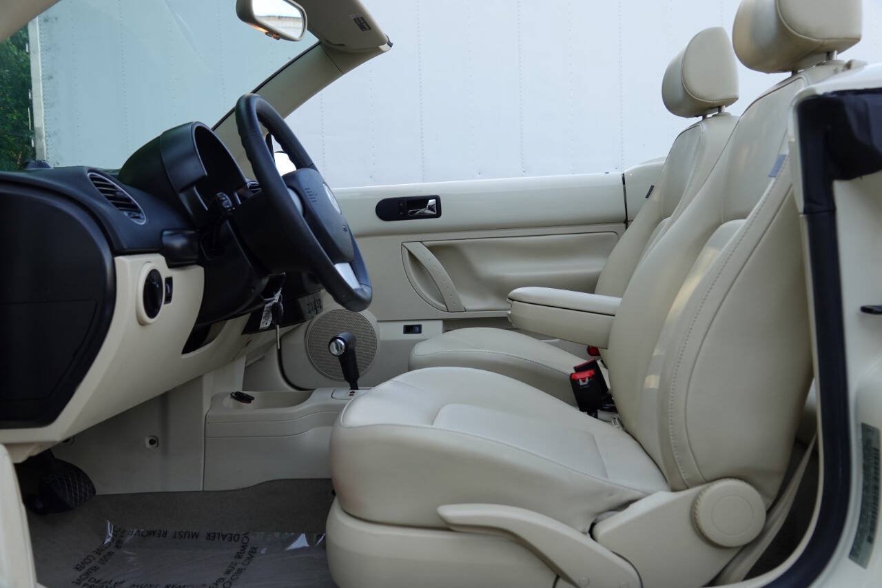 Used 2008 Volkswagen Beetle SE FWD image 58
