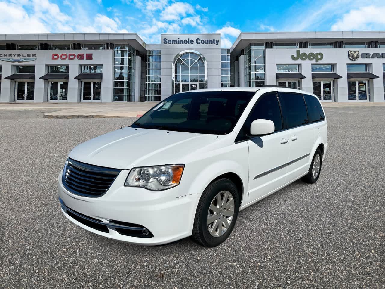 Used 2016 Chrysler Town & Country Touring FWD image 4
