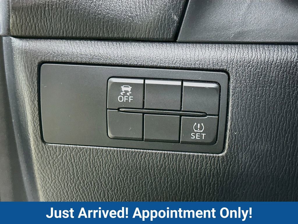 Used 2018 MAZDA MAZDA3 Touring FWD image 12