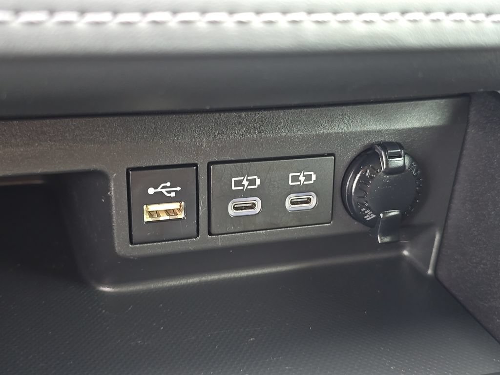 Used 2024 Toyota Highlander XLE AWD/4WD image 33