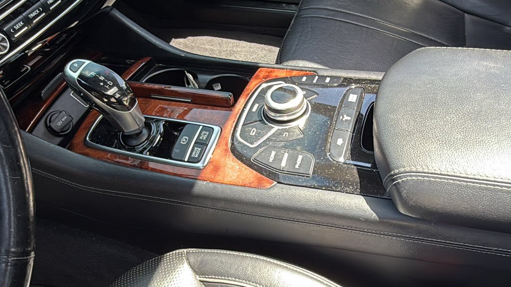 Used 2015 Kia K900 Luxury RWD image 37