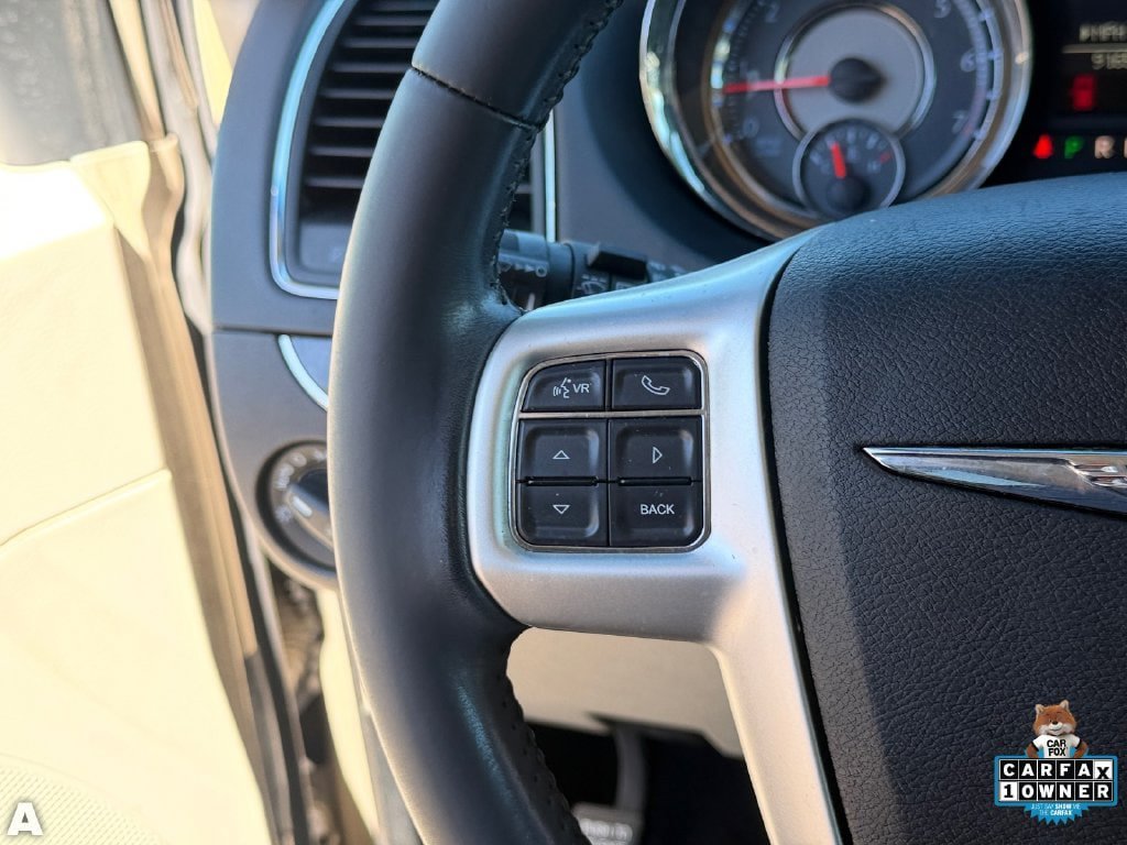 Used 2014 Chrysler Town & Country Touring FWD image 21