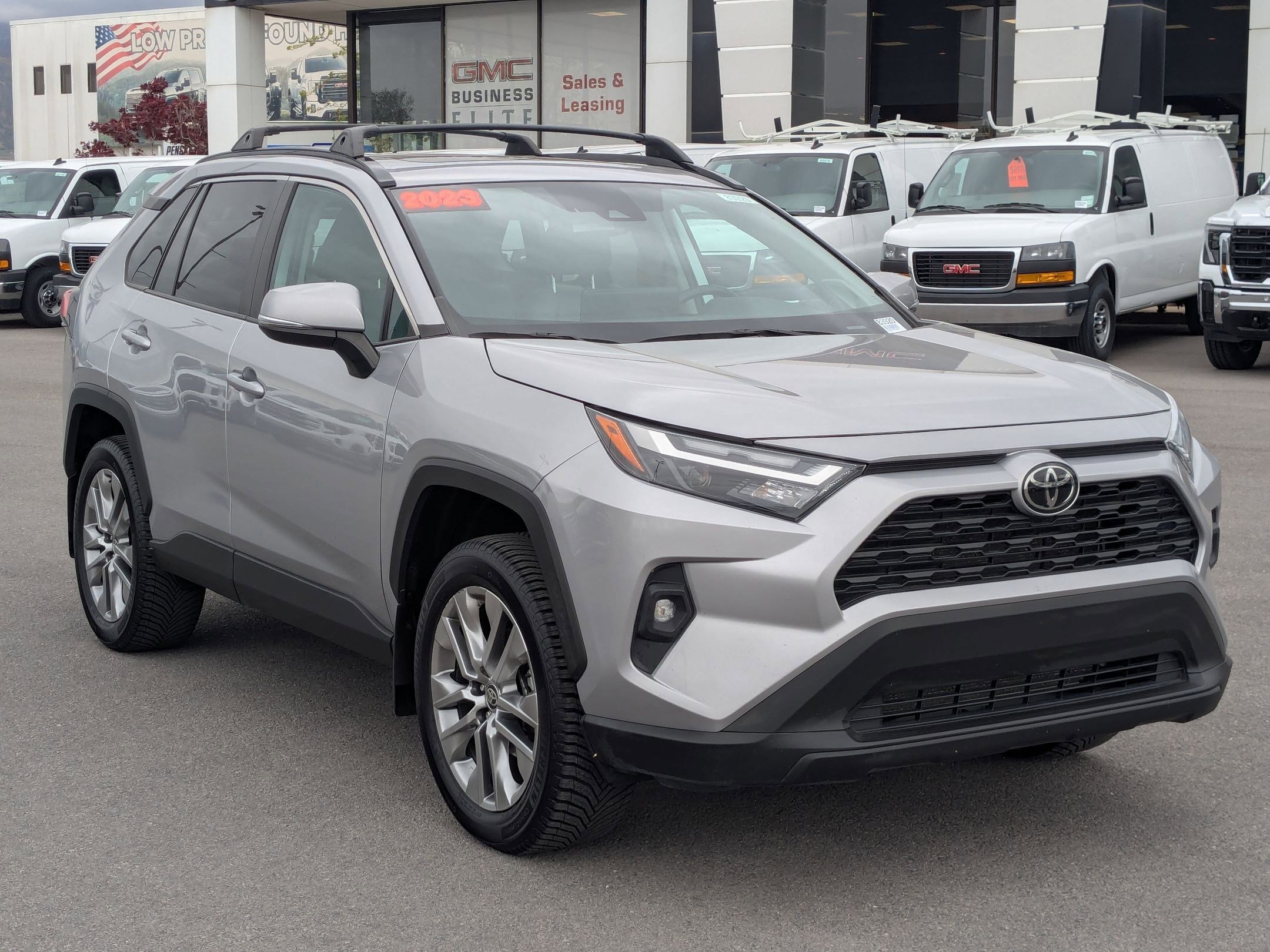 Used 2023 Toyota RAV4 XLE Premium image 7