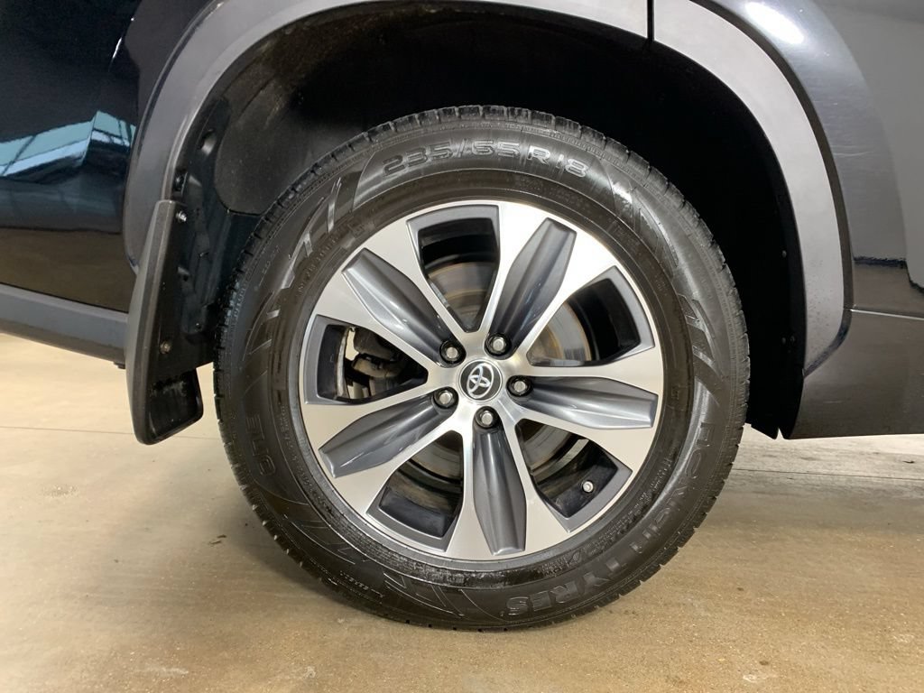 Used 2023 Toyota Highlander XLE AWD/4WD image 44