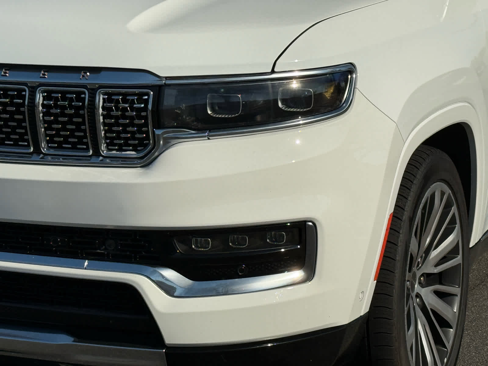 Used 2024 Jeep Grand Wagoneer L Series III image 10