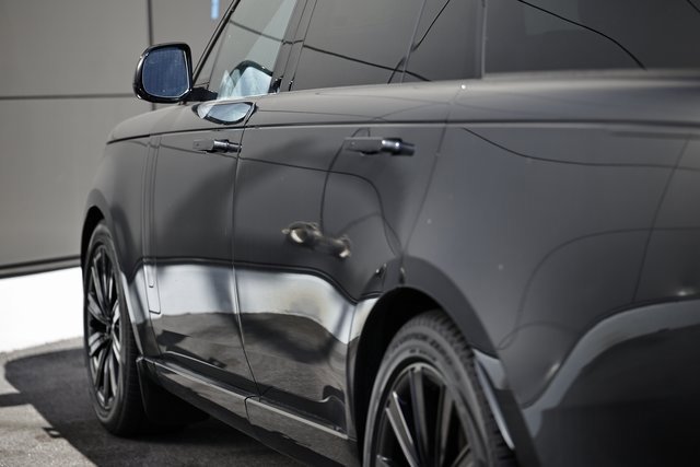 New 2025 Land Rover Range Rover Long Wheelbase SE image 12