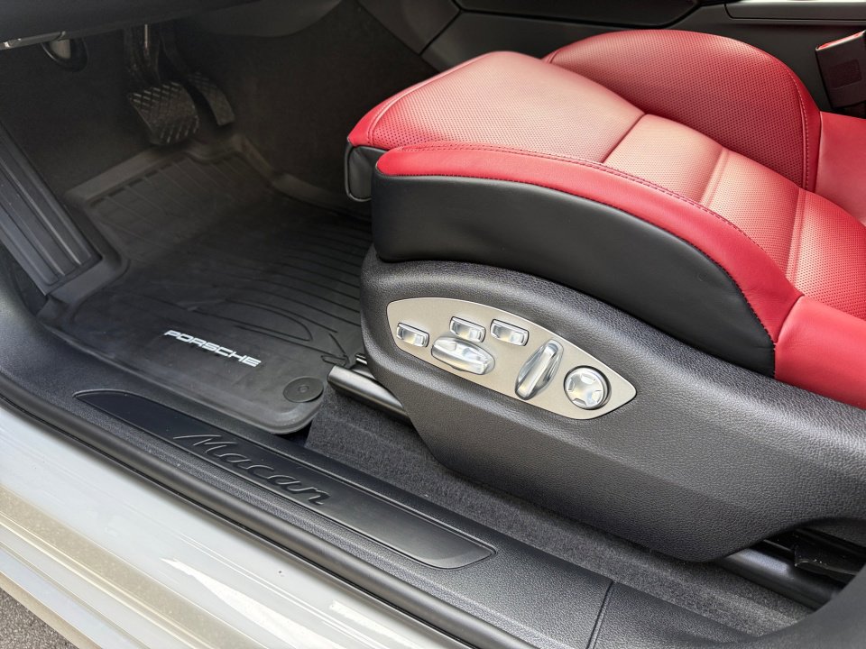 New 2026 Porsche Macan image 25