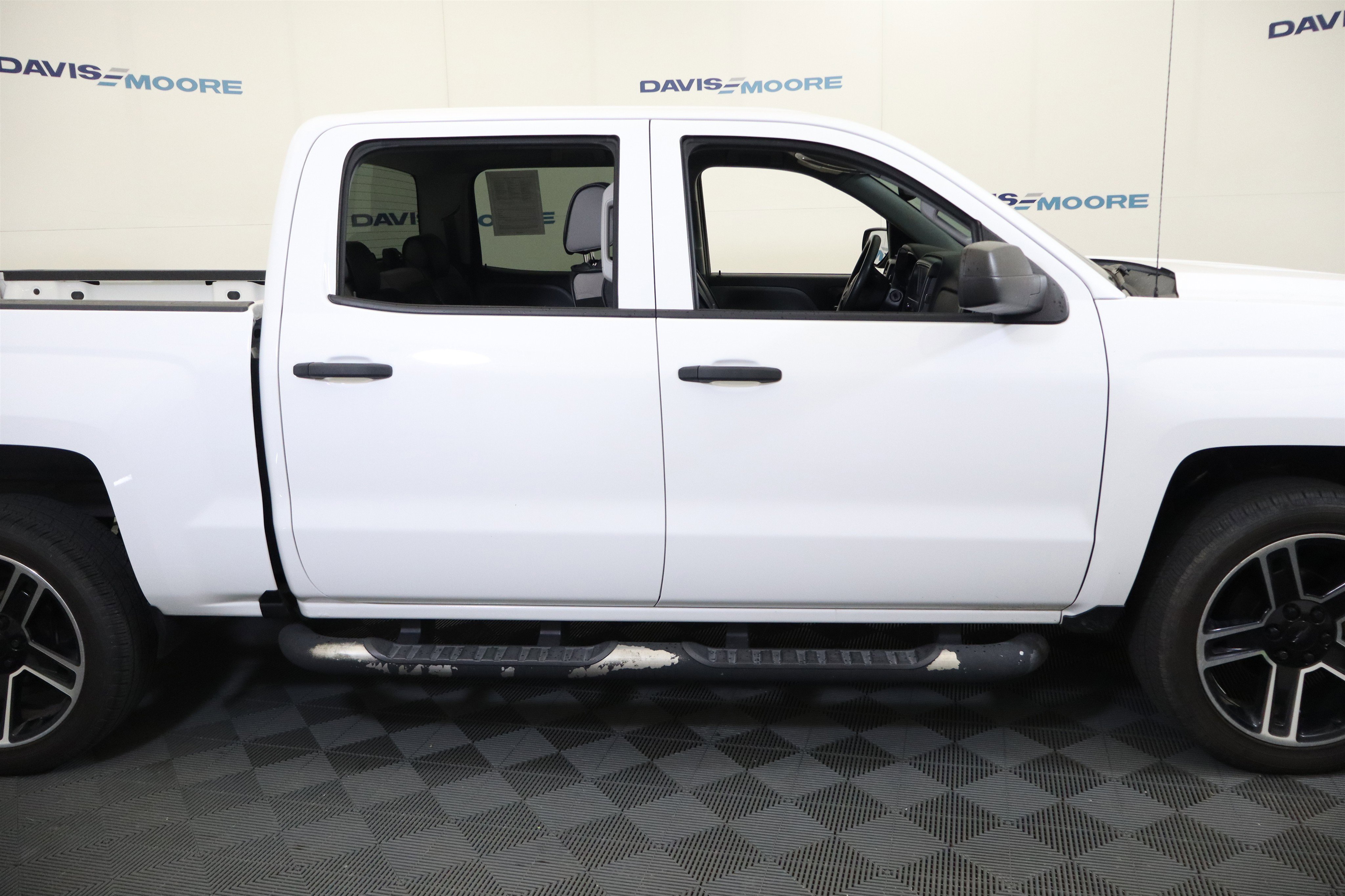 Used 2018 Chevrolet Silverado 1500 Custom w/ LPO, Black Pack AWD/4WD image 5