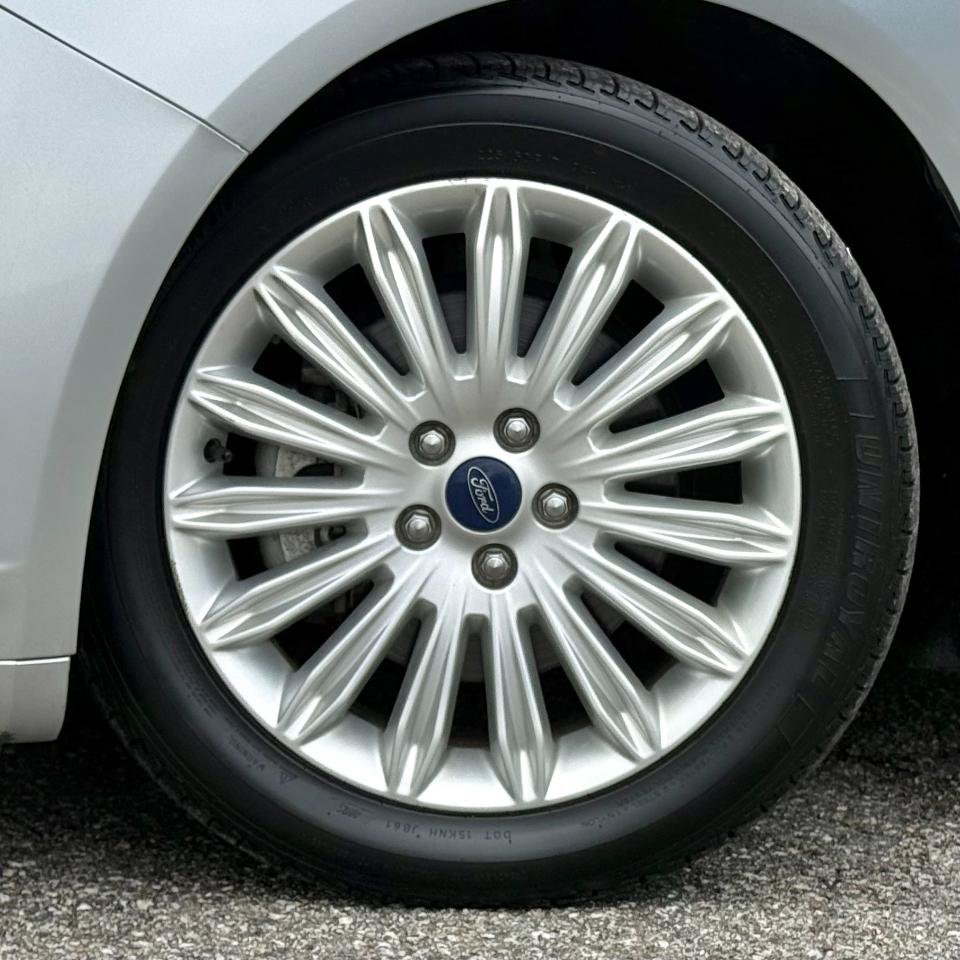 Used 2015 Ford Fusion SE w/ Equipment Group 502A FWD image 21