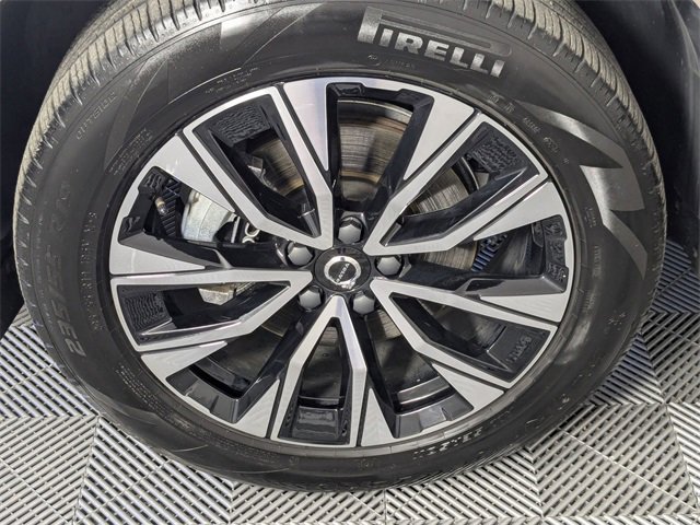 Used 2025 Volvo XC60 B5 Plus image 8