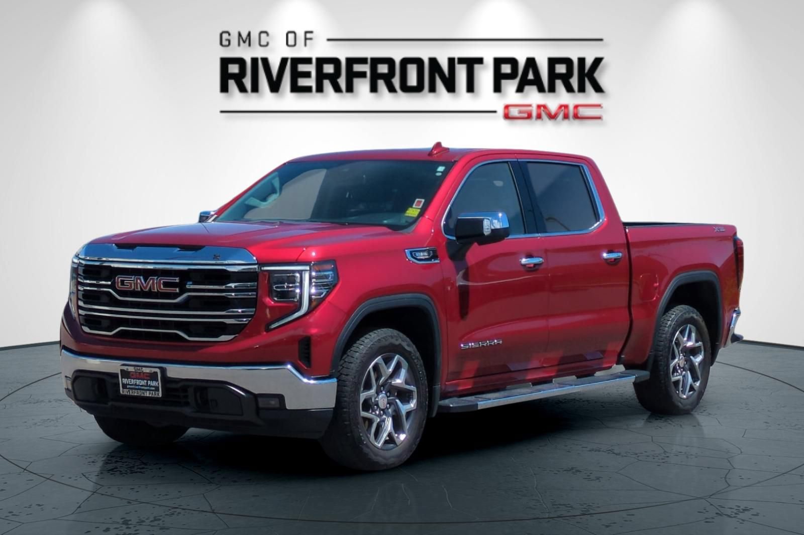 Used 2024 GMC Sierra 1500 SLT w/ SLT Premium Package AWD/4WD image 7