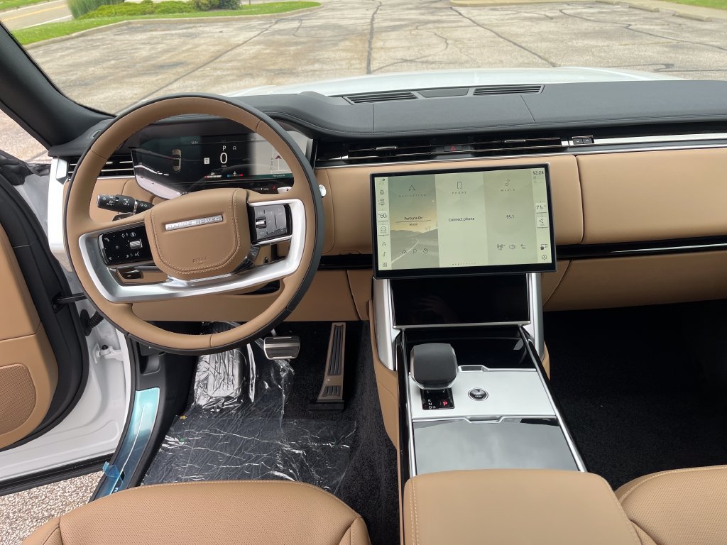 New 2026 Land Rover Range Rover Long Wheelbase SE AWD/4WD image 12