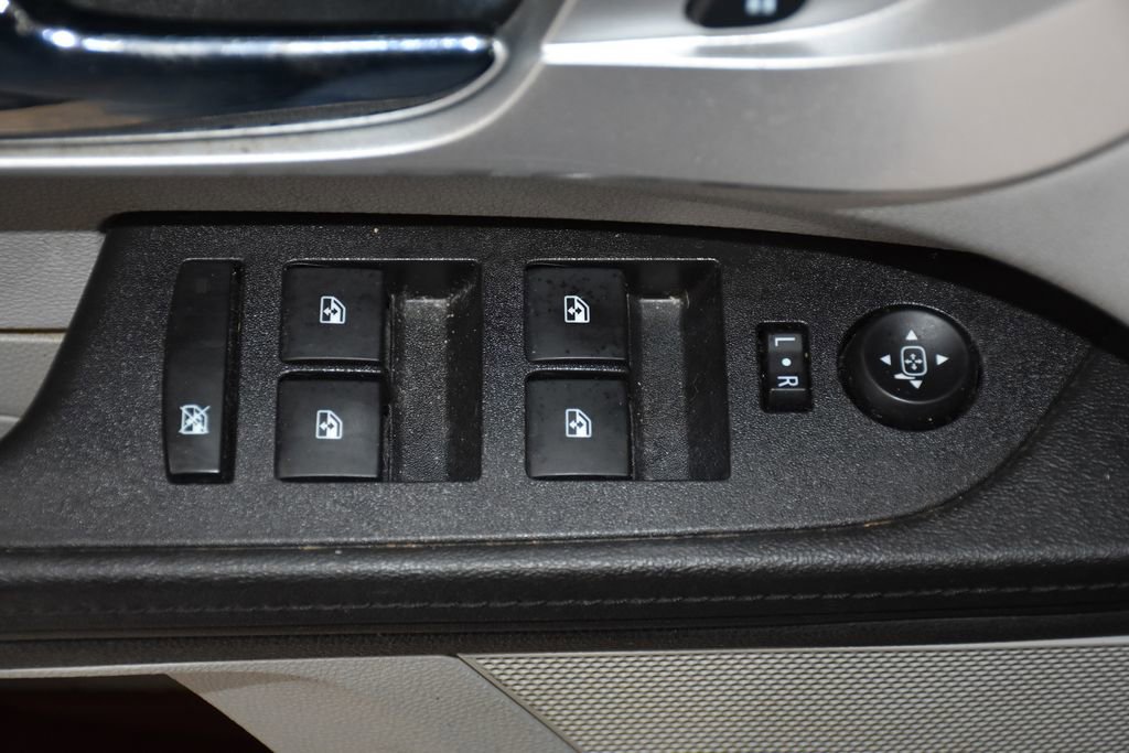 Used 2017 Chevrolet Equinox LS image 21