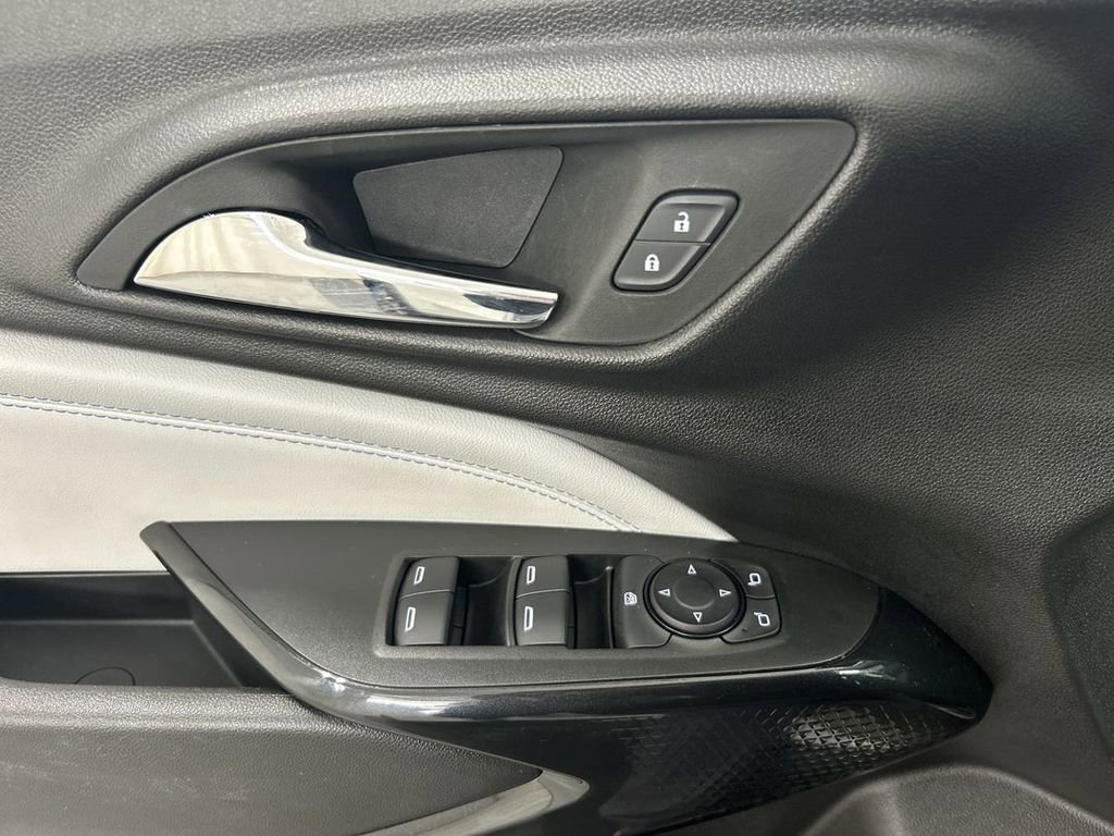 Certified 2024 Chevrolet Trax LT w/ Driver Confidence Package image 11