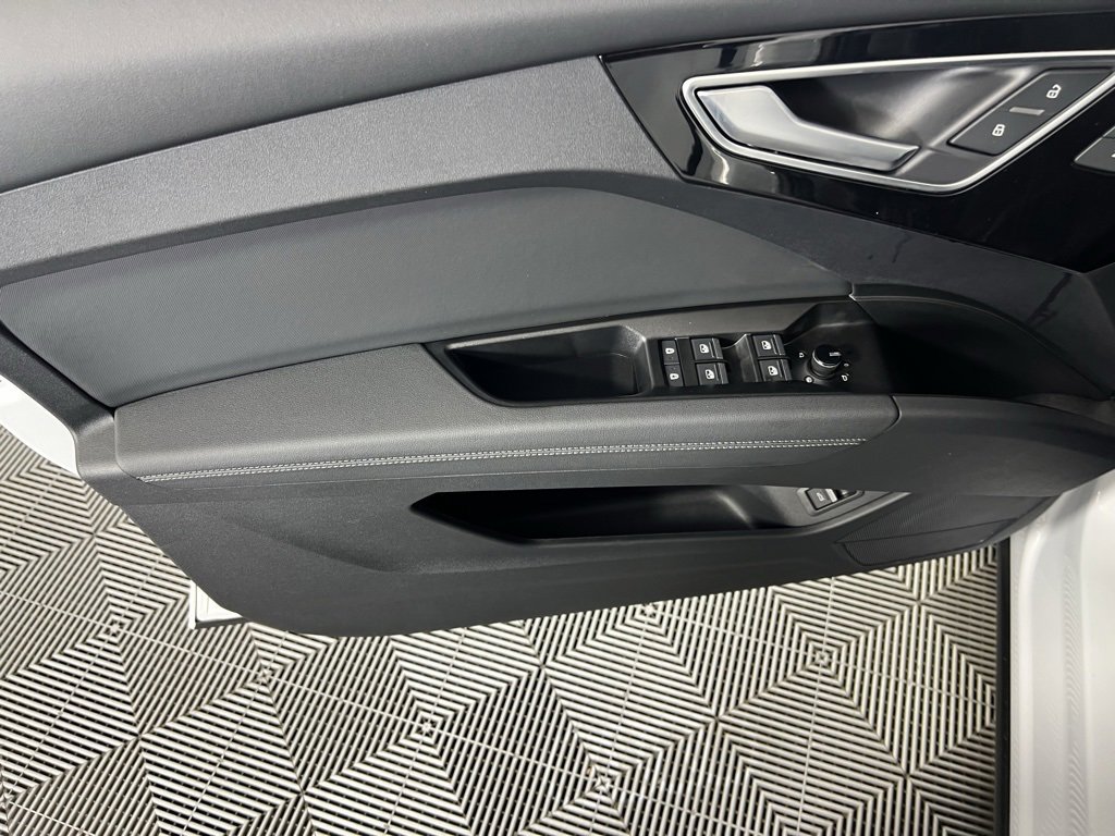 Used 2024 Audi Q4 e-tron Premium Plus w/ Premium Plus image 31