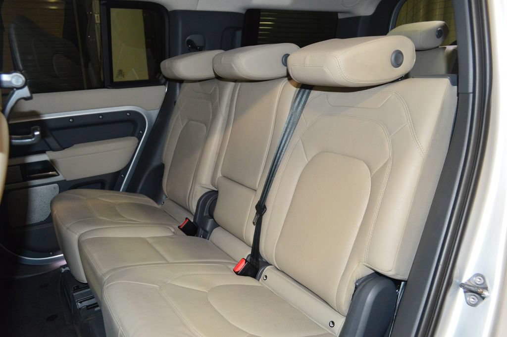 Used 2023 Land Rover Defender 130 SE AWD/4WD image 32