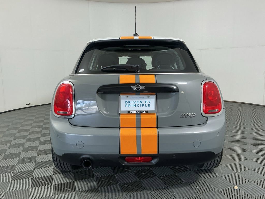 Used 2017 MINI Cooper 4-Door Hardtop image 6