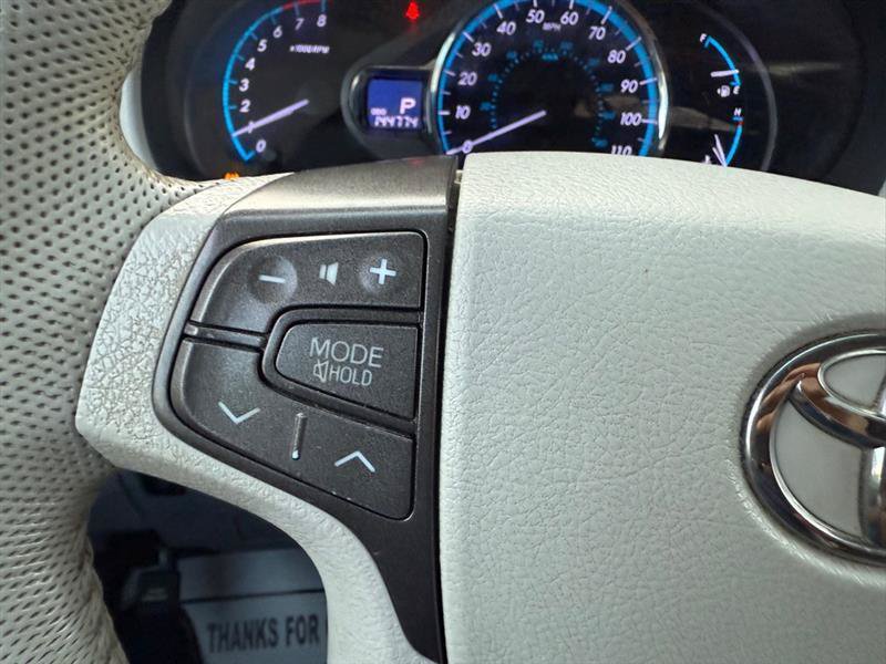 Used 2011 Toyota Sienna XLE AWD/4WD image 16