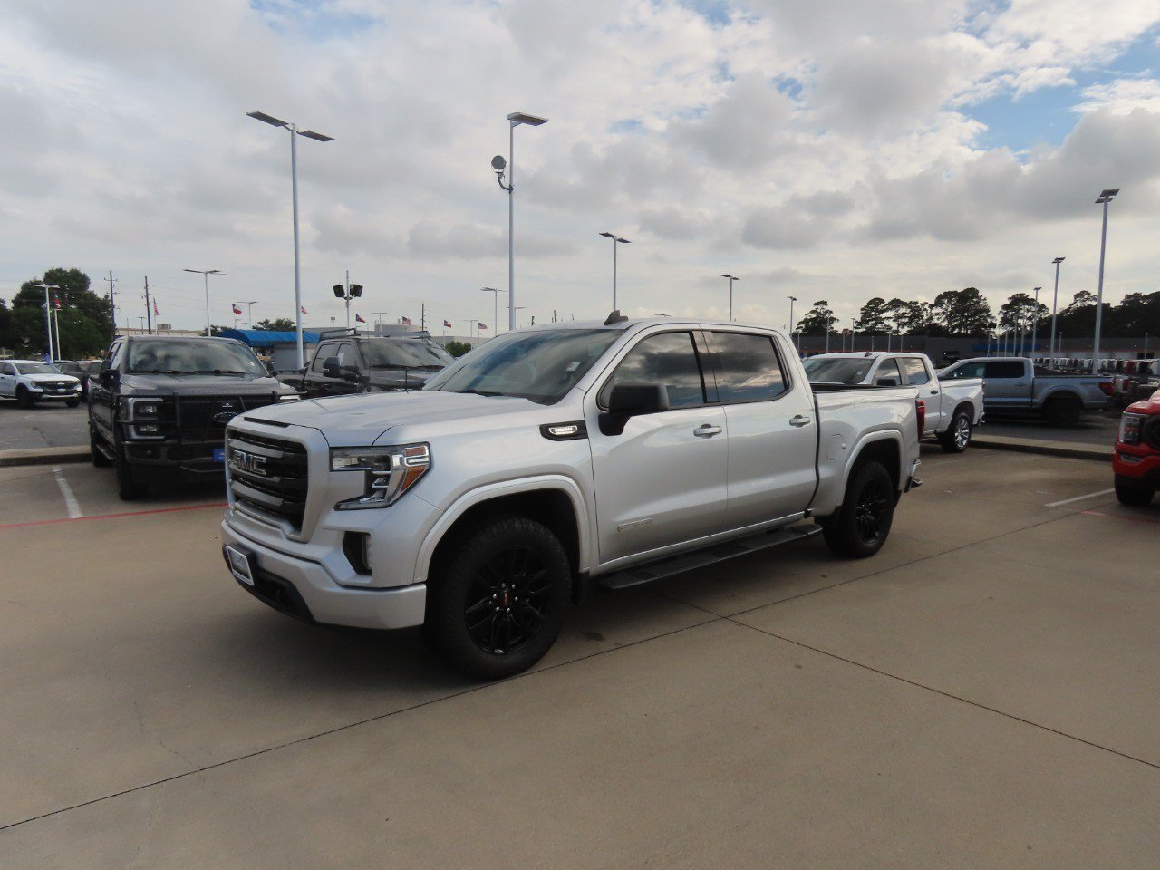 Used 2020 GMC Sierra 1500 Elevation w/ Elevation Value Package RWD image 2