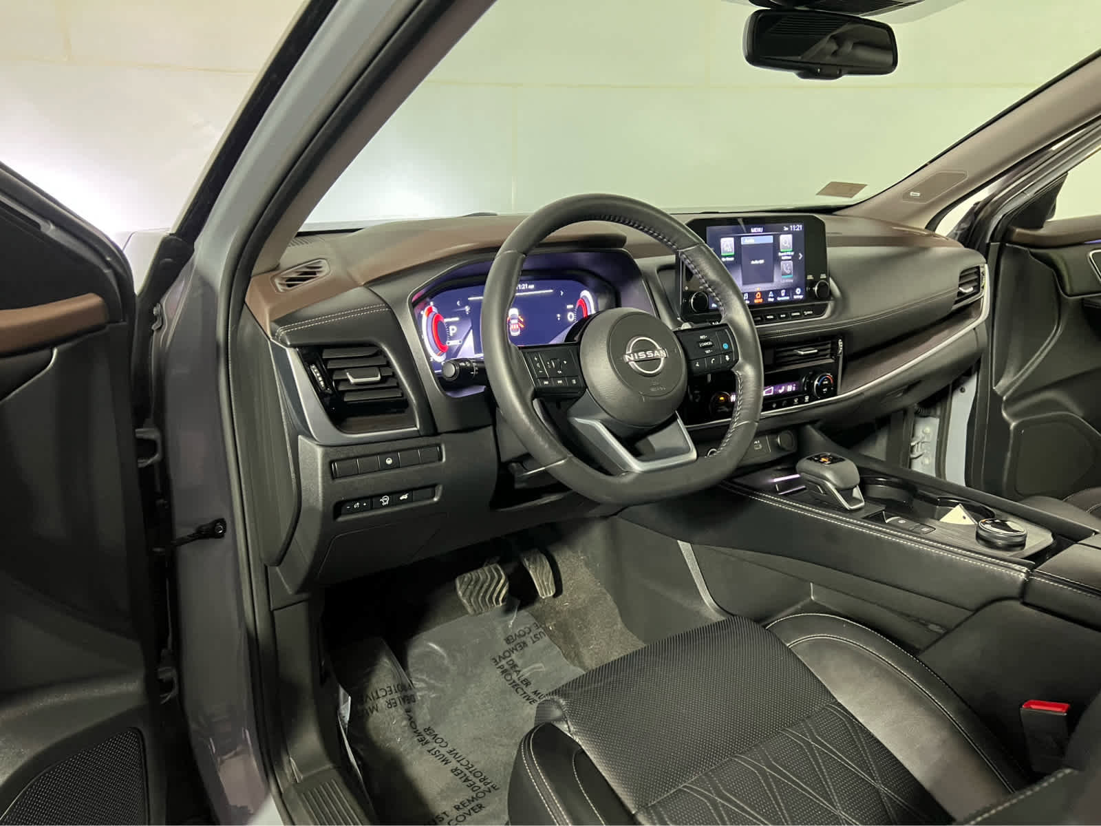 Used 2023 Nissan Rogue Platinum image 22